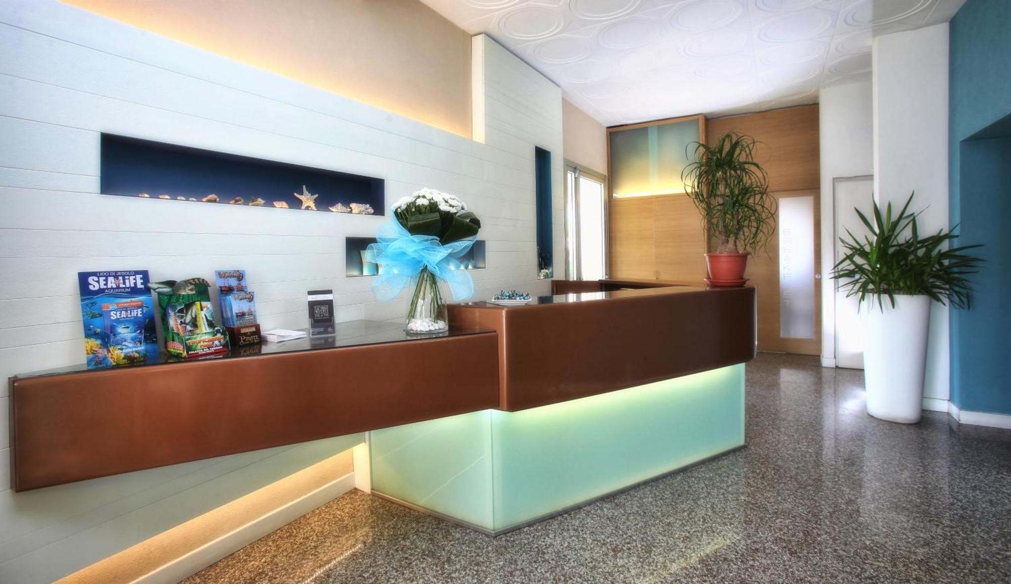 Hotel Dante Lido di Jesolo Exterior photo